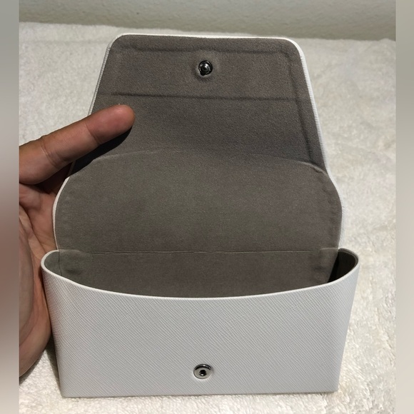 Michael Kors Case Eyeglasses Sunglasses Leather 6" White Hard Case - NICE - Picture 3 of 5